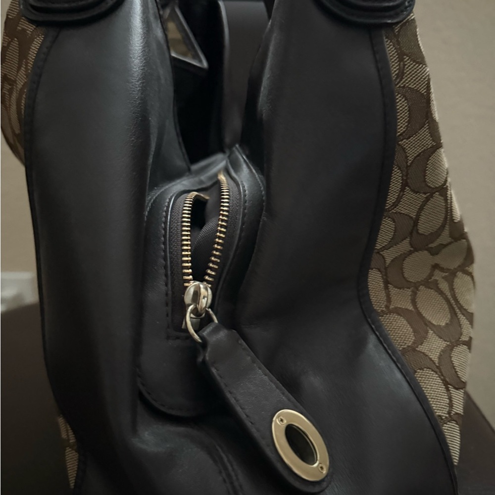 Coach Edie  31 Signature Brown and Black Hobo Bag - Picture 6 of 7